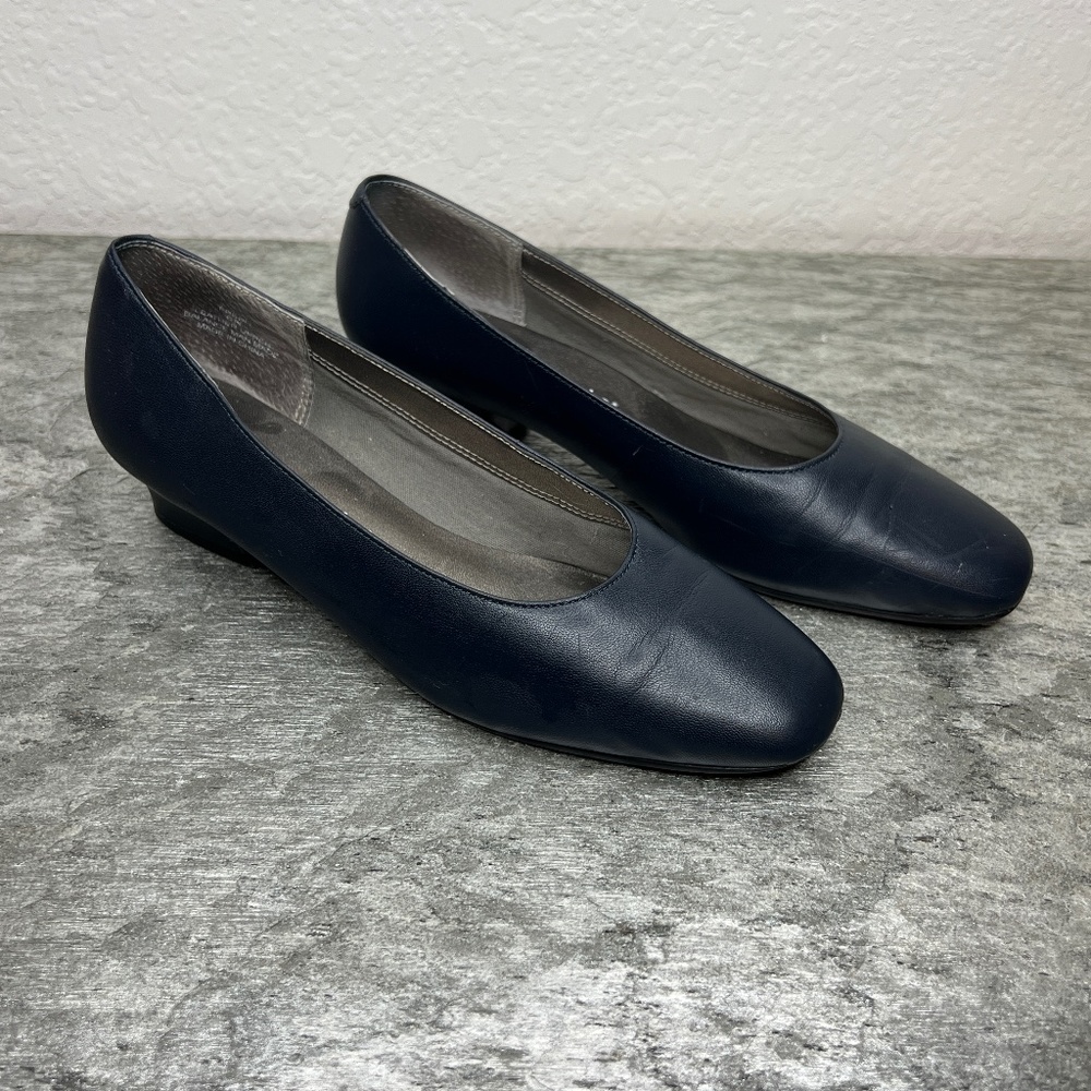 David Tate Navy Pumps